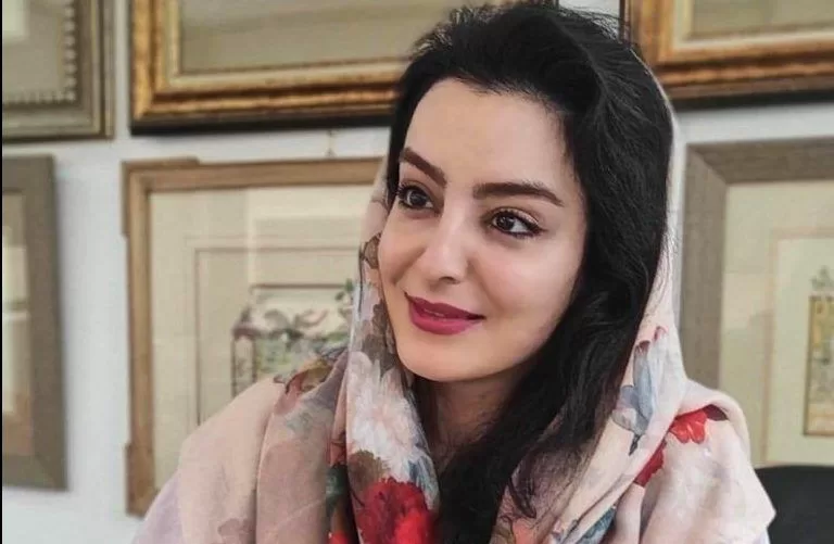 Isfahan-Based Painter Sahar Tabatabaei Wants Persian Art to Flourish